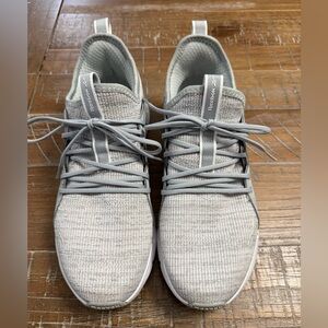 Reebok Woman’s Light Gray Sneakers